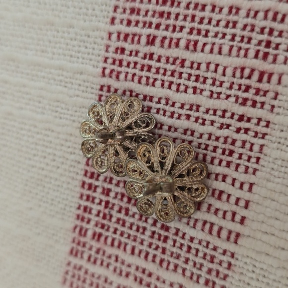 Vintage Silver Flower Earrings - EUC - Picture 3 of 5